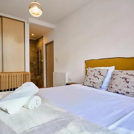 Vieux-lille Equipped With Parking Appartement